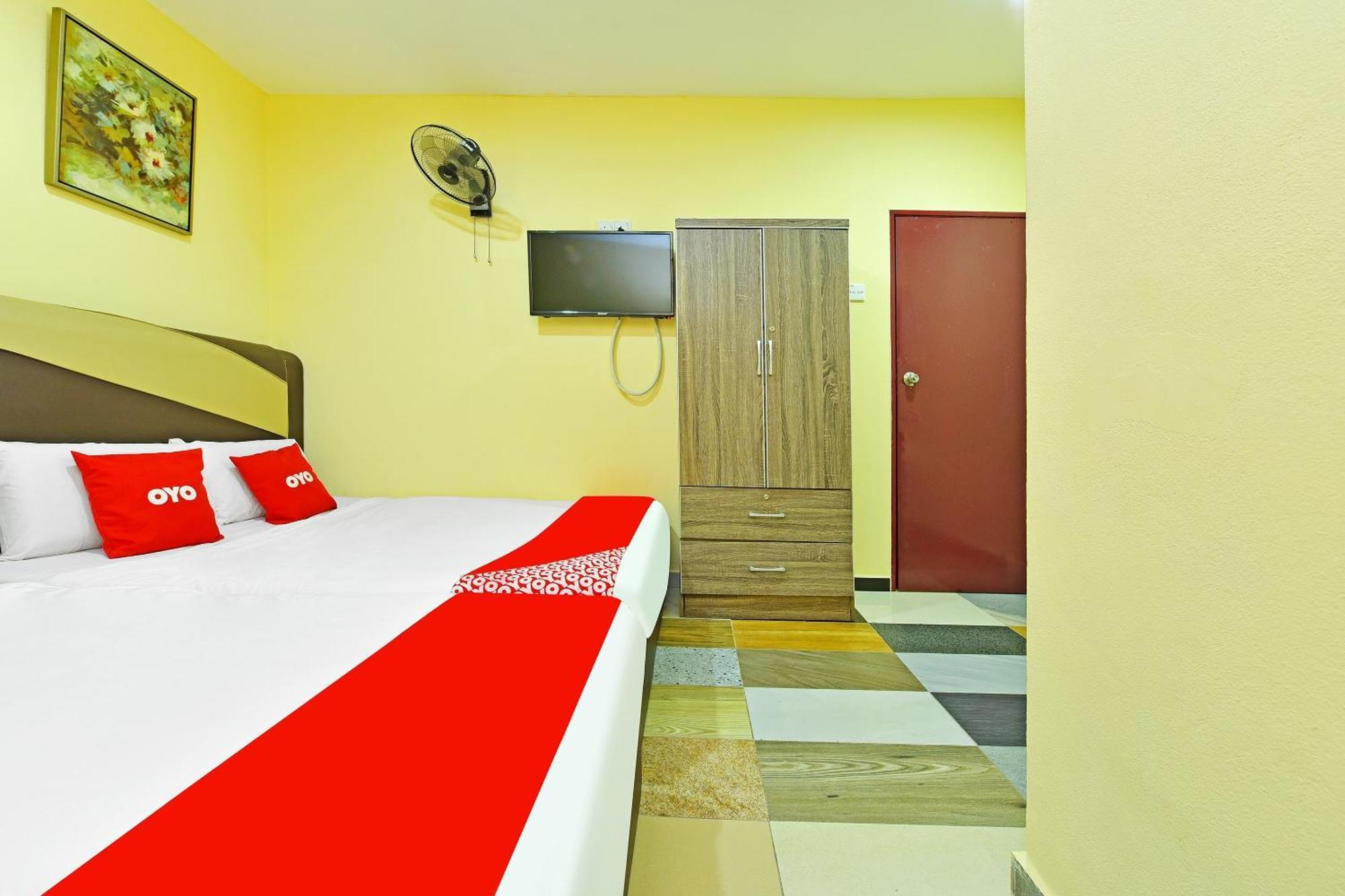 Oyo 873 Bamboo Inn Batu Ferringhi Extérieur photo